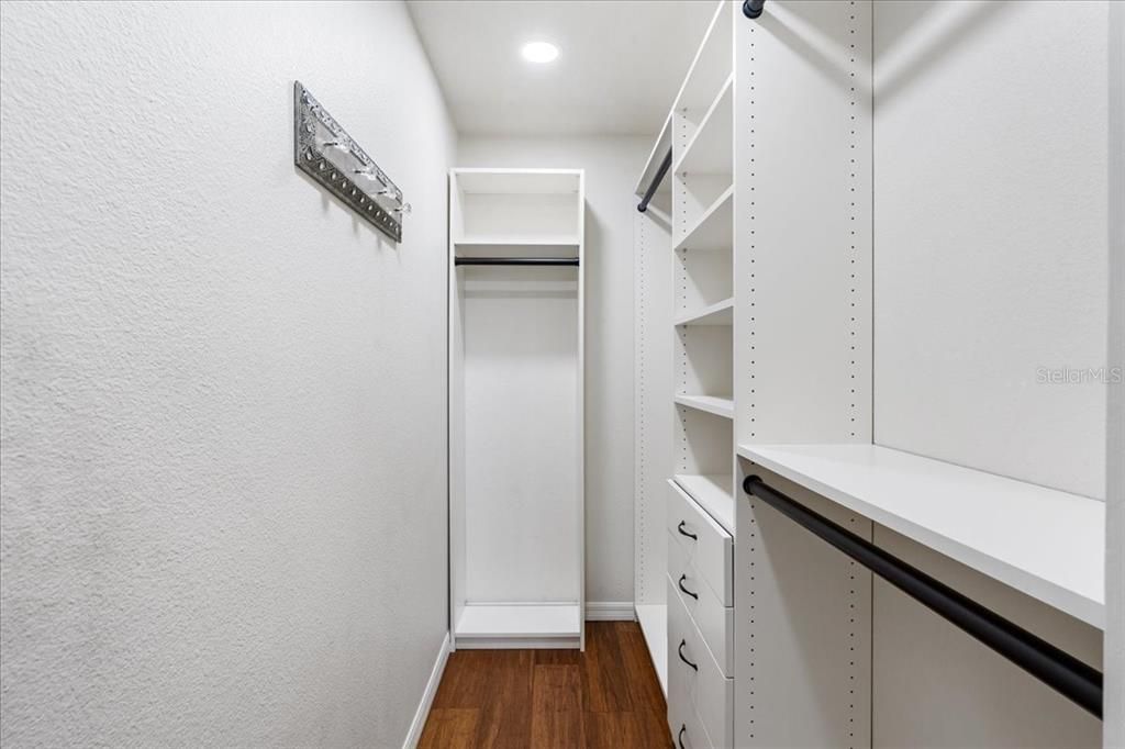 合同活跃: $795,000 (5 贝兹, 4 浴室, 3497 平方英尺)