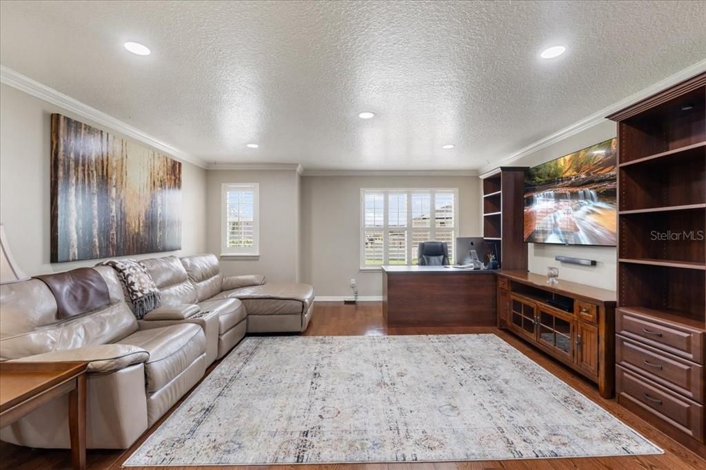 合同活跃: $795,000 (5 贝兹, 4 浴室, 3497 平方英尺)