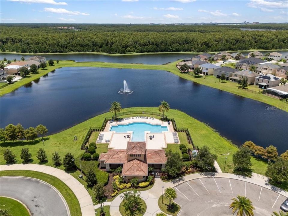 合同活跃: $795,000 (5 贝兹, 4 浴室, 3497 平方英尺)