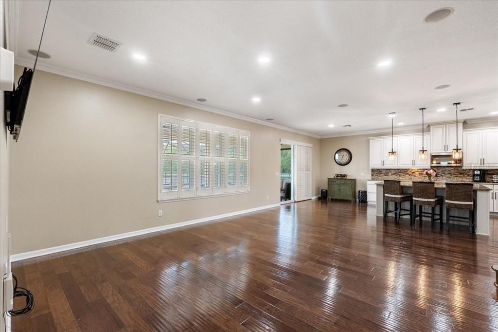 合同活跃: $795,000 (5 贝兹, 4 浴室, 3497 平方英尺)