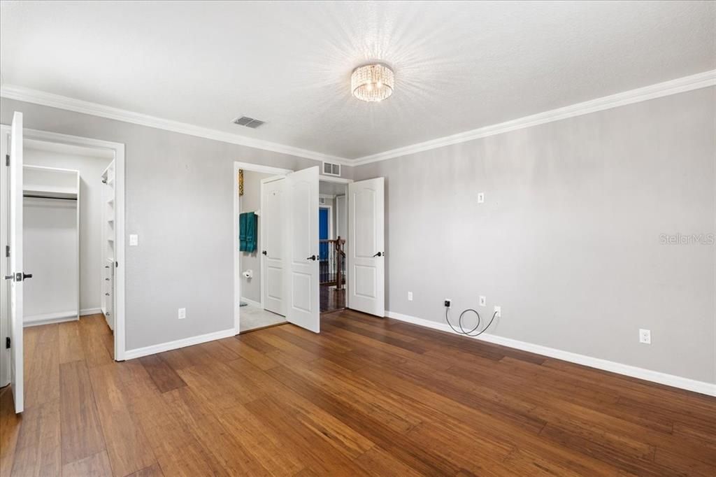 合同活跃: $795,000 (5 贝兹, 4 浴室, 3497 平方英尺)