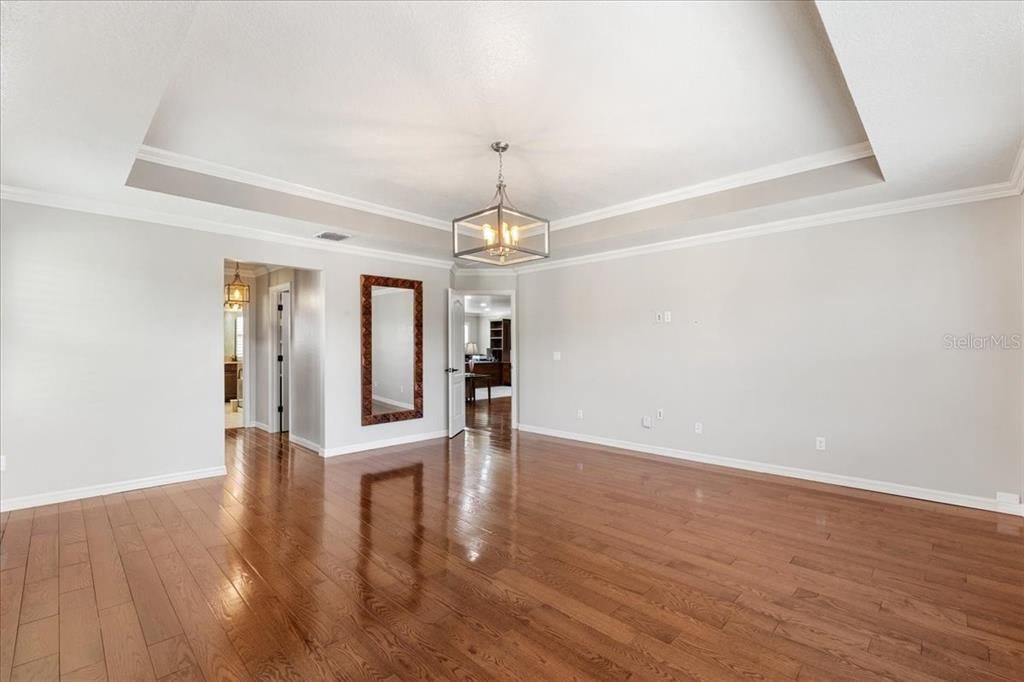 合同活跃: $795,000 (5 贝兹, 4 浴室, 3497 平方英尺)