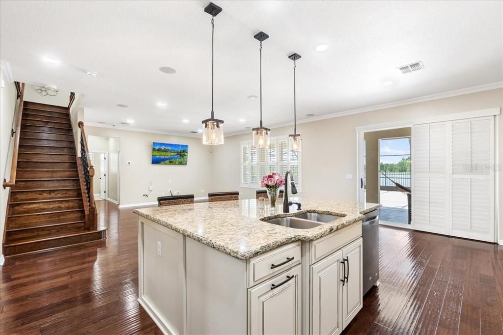 合同活跃: $795,000 (5 贝兹, 4 浴室, 3497 平方英尺)