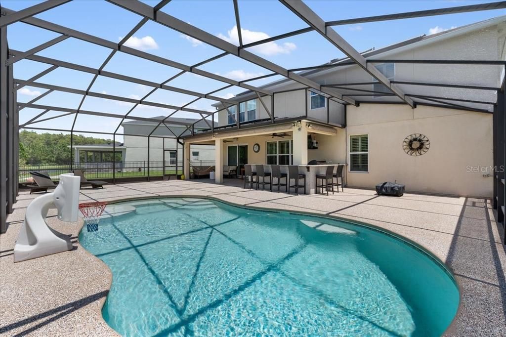 合同活跃: $795,000 (5 贝兹, 4 浴室, 3497 平方英尺)