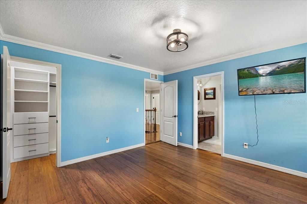 合同活跃: $795,000 (5 贝兹, 4 浴室, 3497 平方英尺)