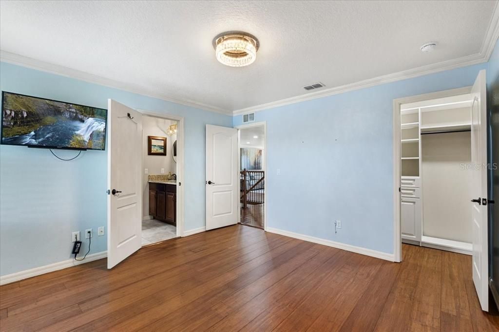 合同活跃: $795,000 (5 贝兹, 4 浴室, 3497 平方英尺)