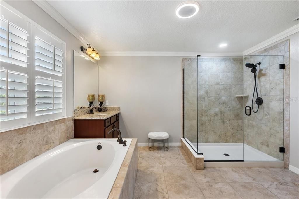 合同活跃: $795,000 (5 贝兹, 4 浴室, 3497 平方英尺)