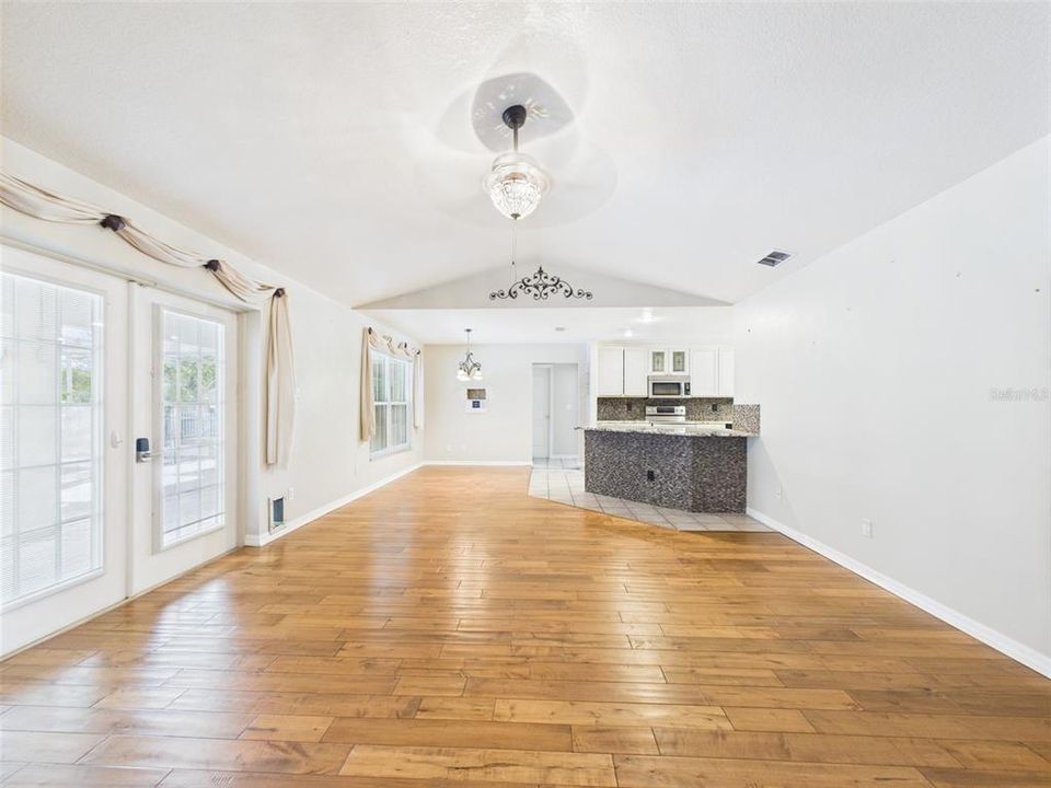 На продажу: $434,900 (3 спален, 2 ванн, 1763 Квадратных фут)