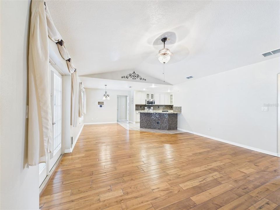 На продажу: $434,900 (3 спален, 2 ванн, 1763 Квадратных фут)