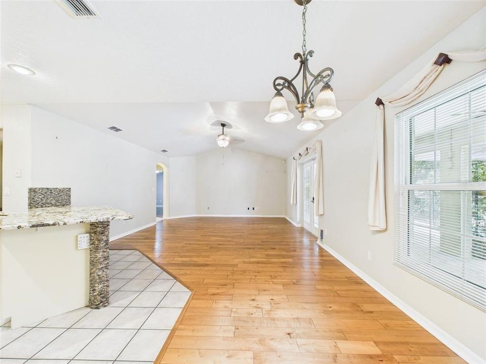 На продажу: $434,900 (3 спален, 2 ванн, 1763 Квадратных фут)