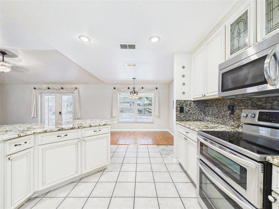 На продажу: $434,900 (3 спален, 2 ванн, 1763 Квадратных фут)