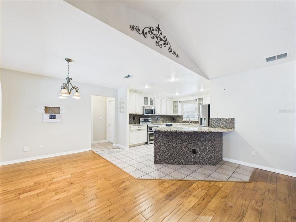 На продажу: $434,900 (3 спален, 2 ванн, 1763 Квадратных фут)