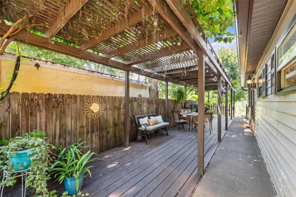 Active With Contract: $525,000 (3 beds, 3 baths, 1749 Square Feet)