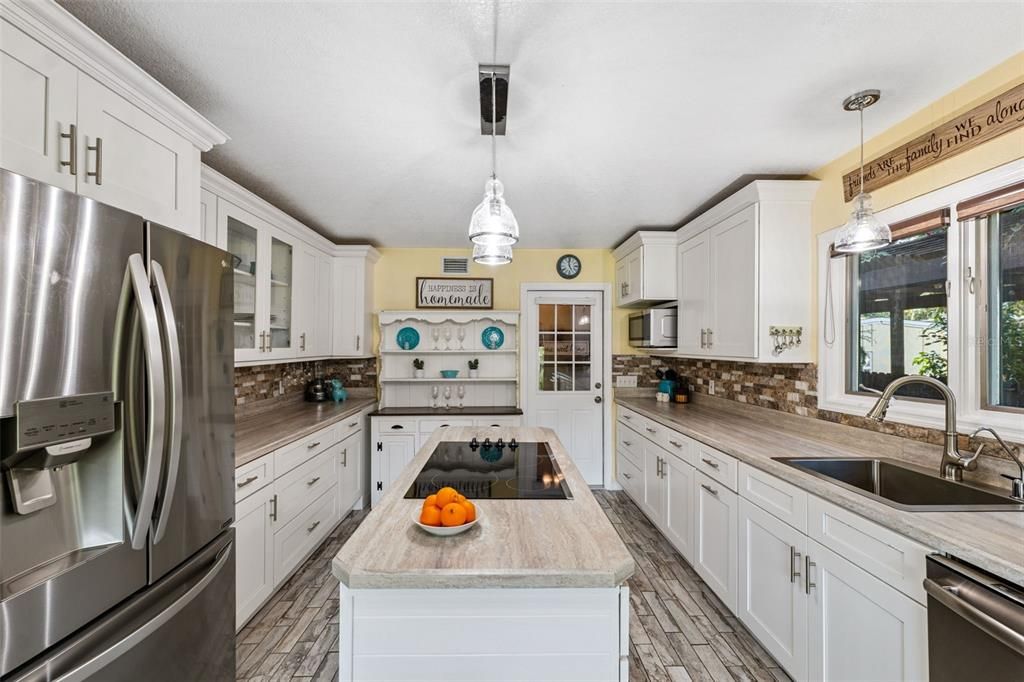 Active With Contract: $525,000 (3 beds, 3 baths, 1749 Square Feet)