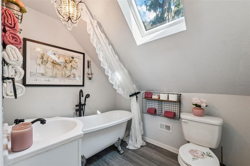 Active With Contract: $525,000 (3 beds, 3 baths, 1749 Square Feet)