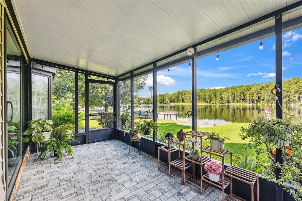 Active With Contract: $525,000 (3 beds, 3 baths, 1749 Square Feet)