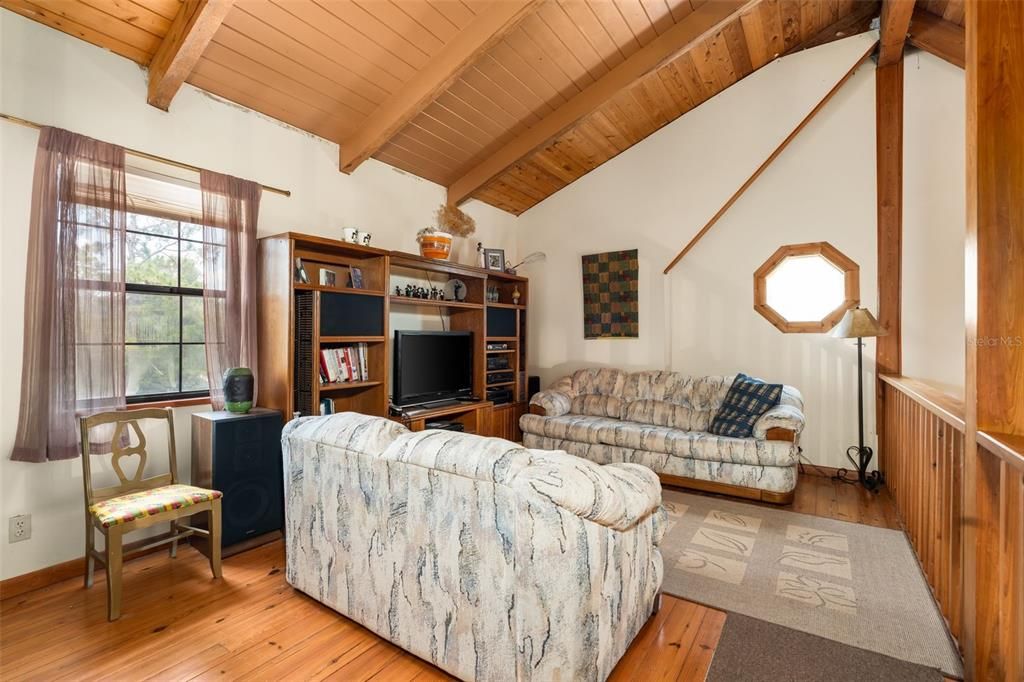 На продажу: $431,500 (5 спален, 2 ванн, 1824 Квадратных фут)