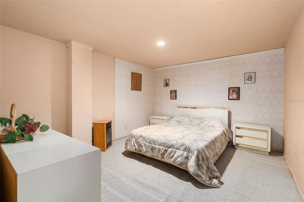 На продажу: $431,500 (5 спален, 2 ванн, 1824 Квадратных фут)