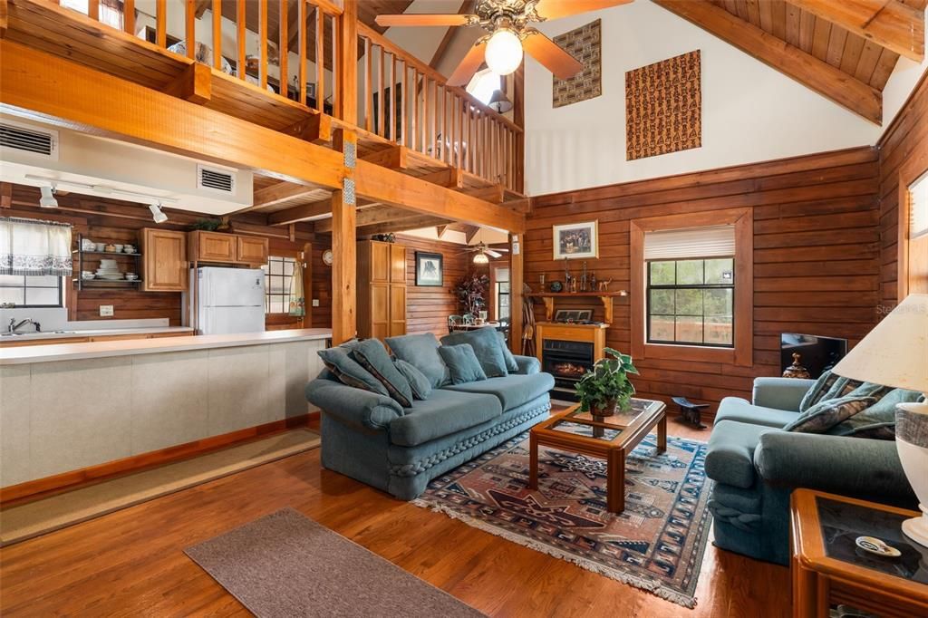 На продажу: $431,500 (5 спален, 2 ванн, 1824 Квадратных фут)