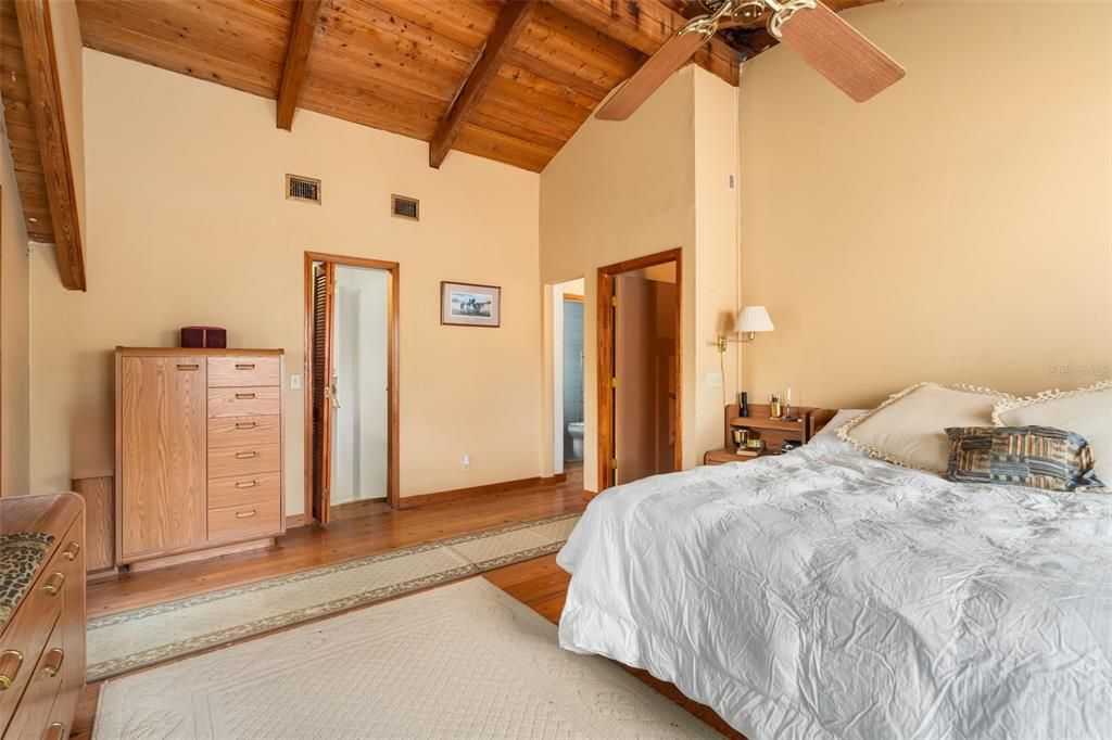 На продажу: $431,500 (5 спален, 2 ванн, 1824 Квадратных фут)