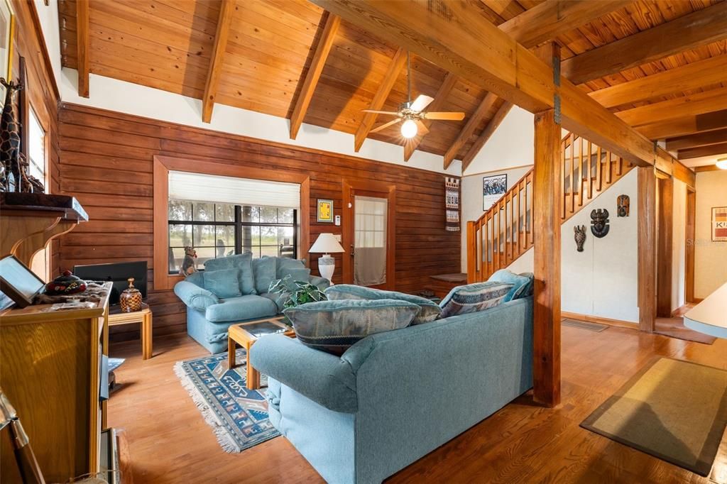 На продажу: $431,500 (5 спален, 2 ванн, 1824 Квадратных фут)