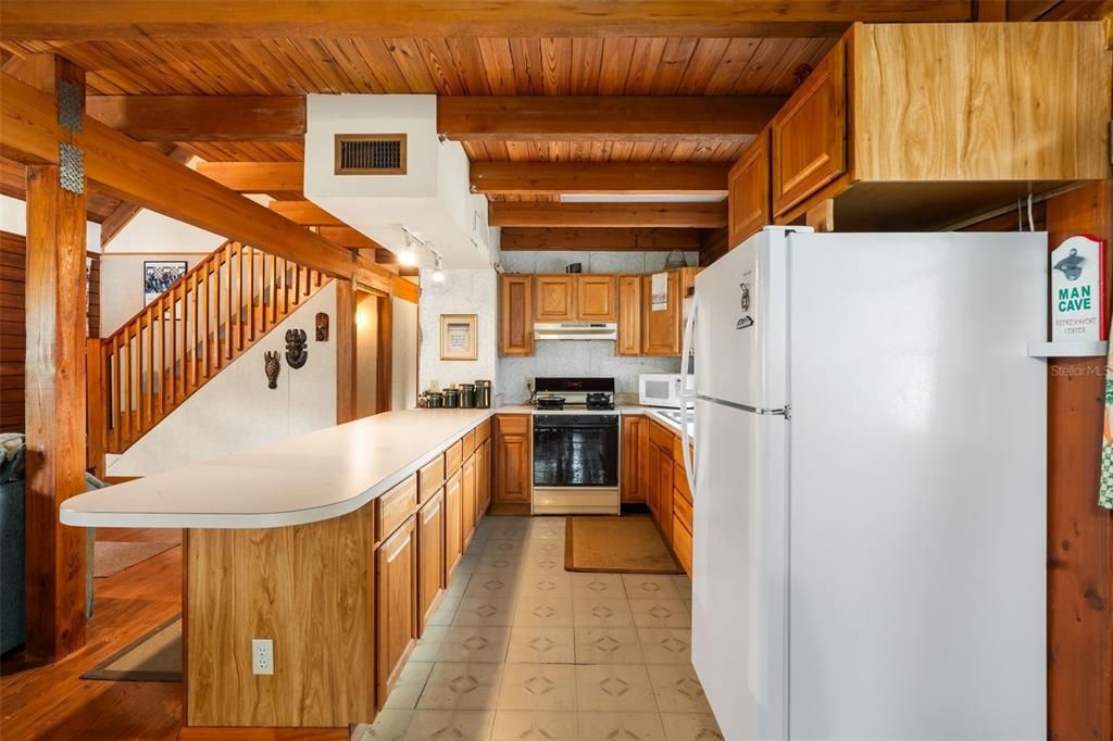 На продажу: $431,500 (5 спален, 2 ванн, 1824 Квадратных фут)