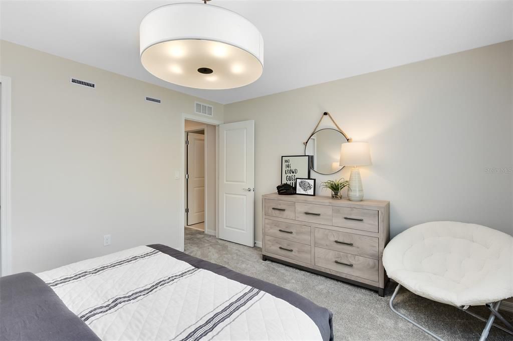 合同活跃: $364,490 (3 贝兹, 2 浴室, 1782 平方英尺)