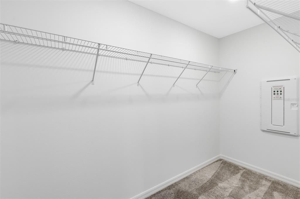 合同活跃: $364,490 (3 贝兹, 2 浴室, 1782 平方英尺)