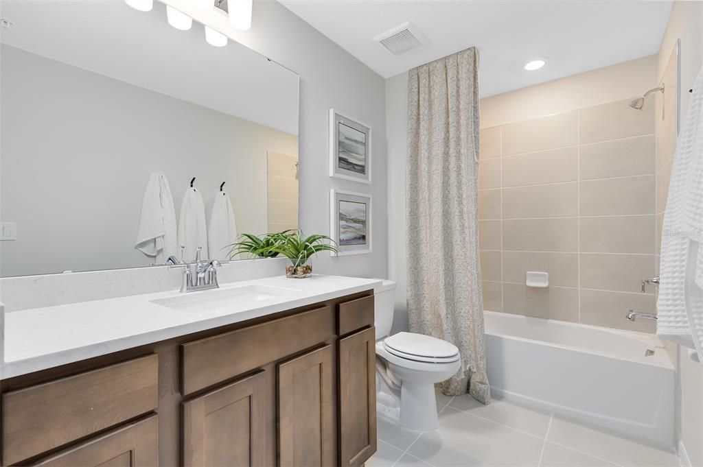 合同活跃: $364,490 (3 贝兹, 2 浴室, 1782 平方英尺)