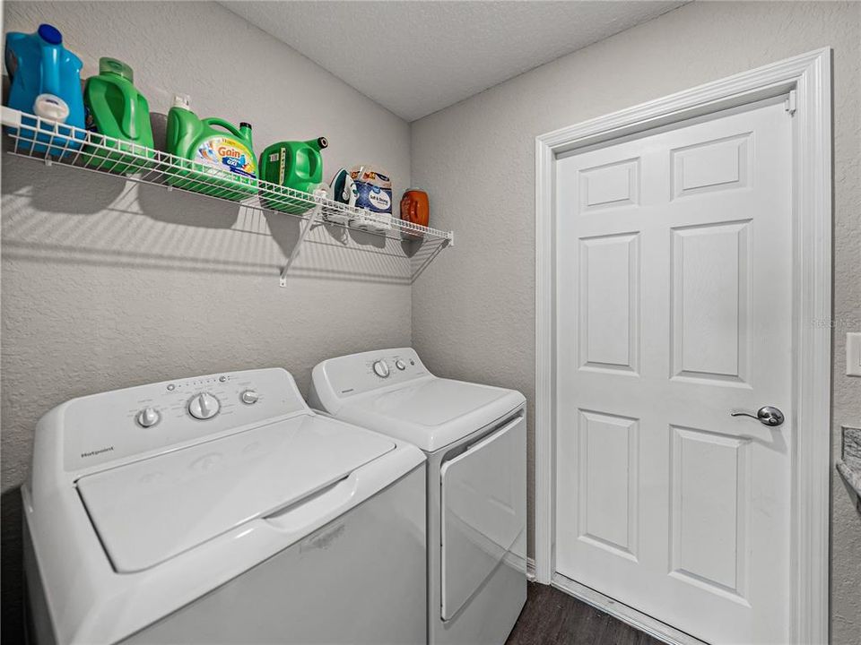 合同活跃: $335,000 (4 贝兹, 2 浴室, 1749 平方英尺)