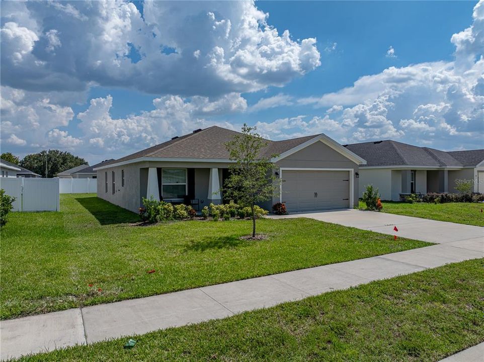 合同活跃: $335,000 (4 贝兹, 2 浴室, 1749 平方英尺)