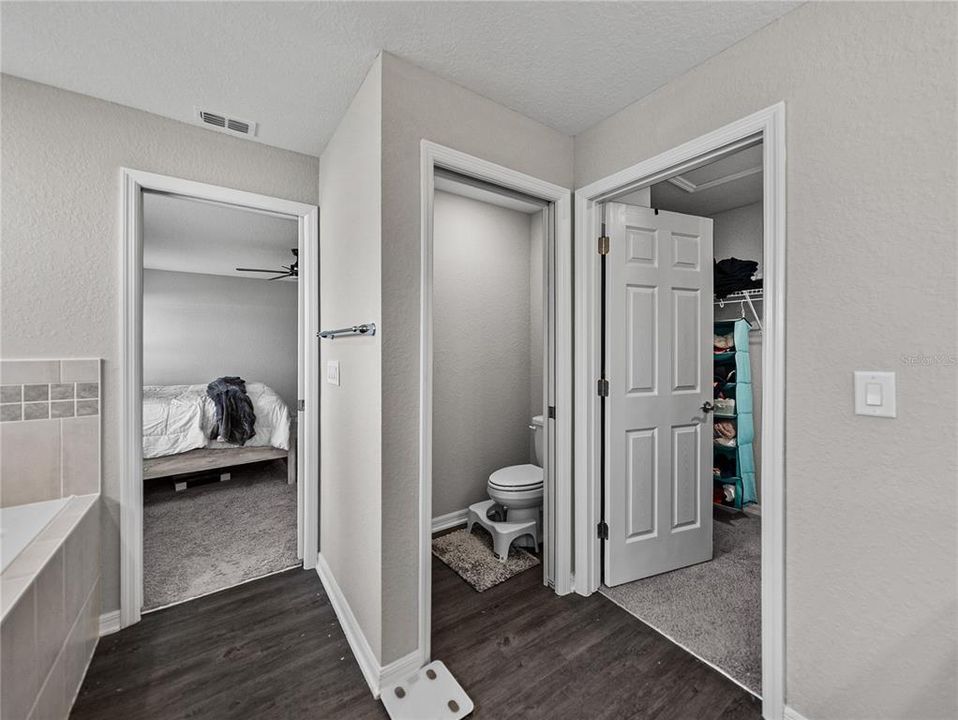 合同活跃: $335,000 (4 贝兹, 2 浴室, 1749 平方英尺)