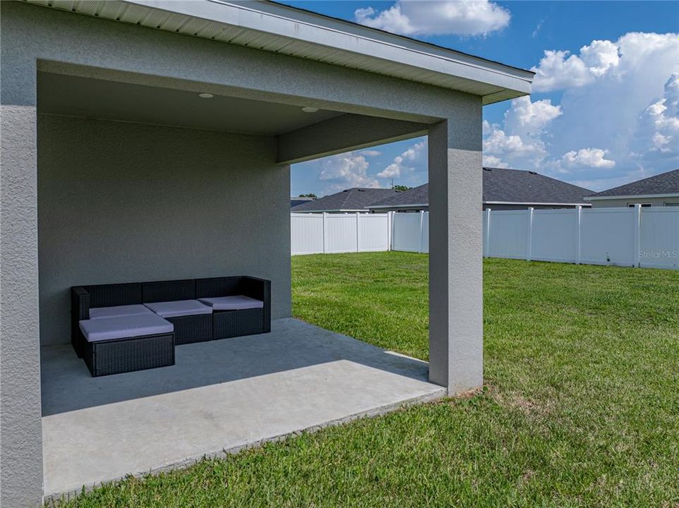 合同活跃: $335,000 (4 贝兹, 2 浴室, 1749 平方英尺)