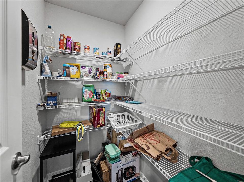 合同活跃: $335,000 (4 贝兹, 2 浴室, 1749 平方英尺)