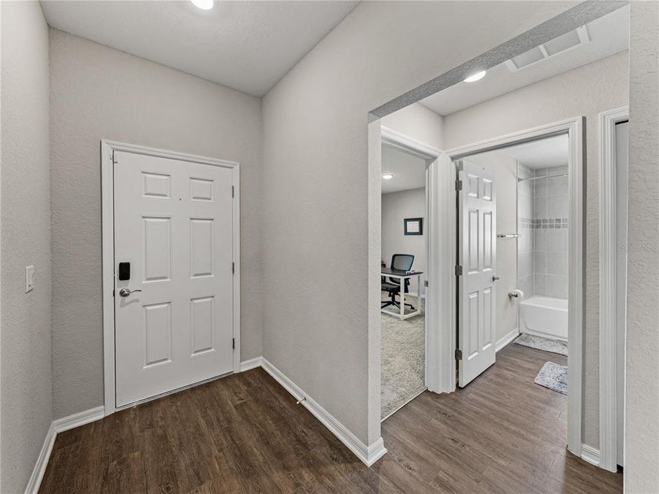 合同活跃: $335,000 (4 贝兹, 2 浴室, 1749 平方英尺)