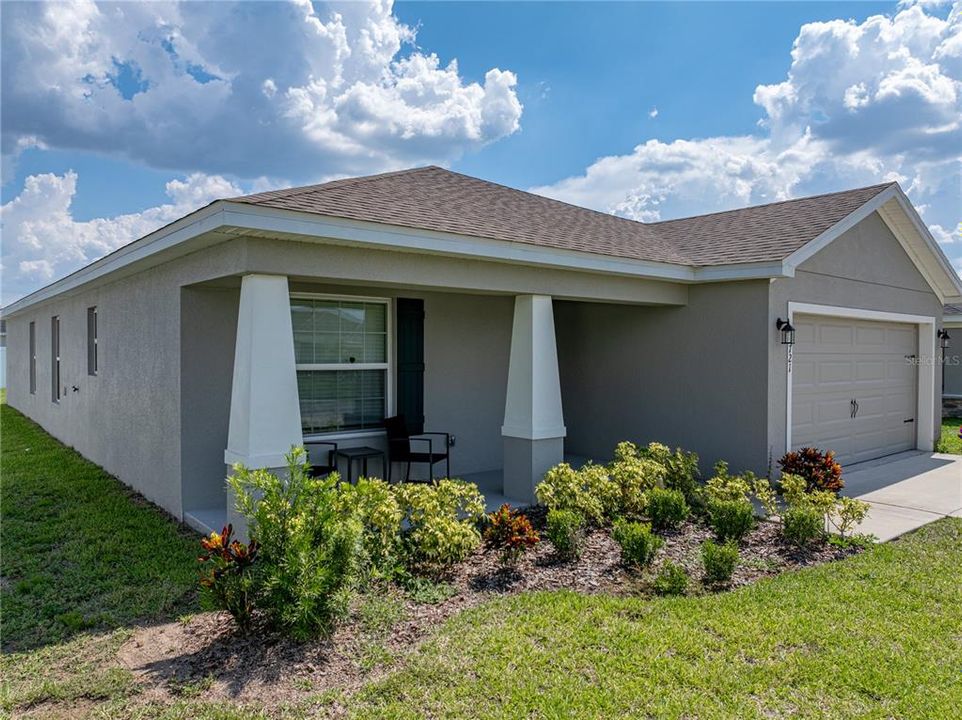 合同活跃: $335,000 (4 贝兹, 2 浴室, 1749 平方英尺)