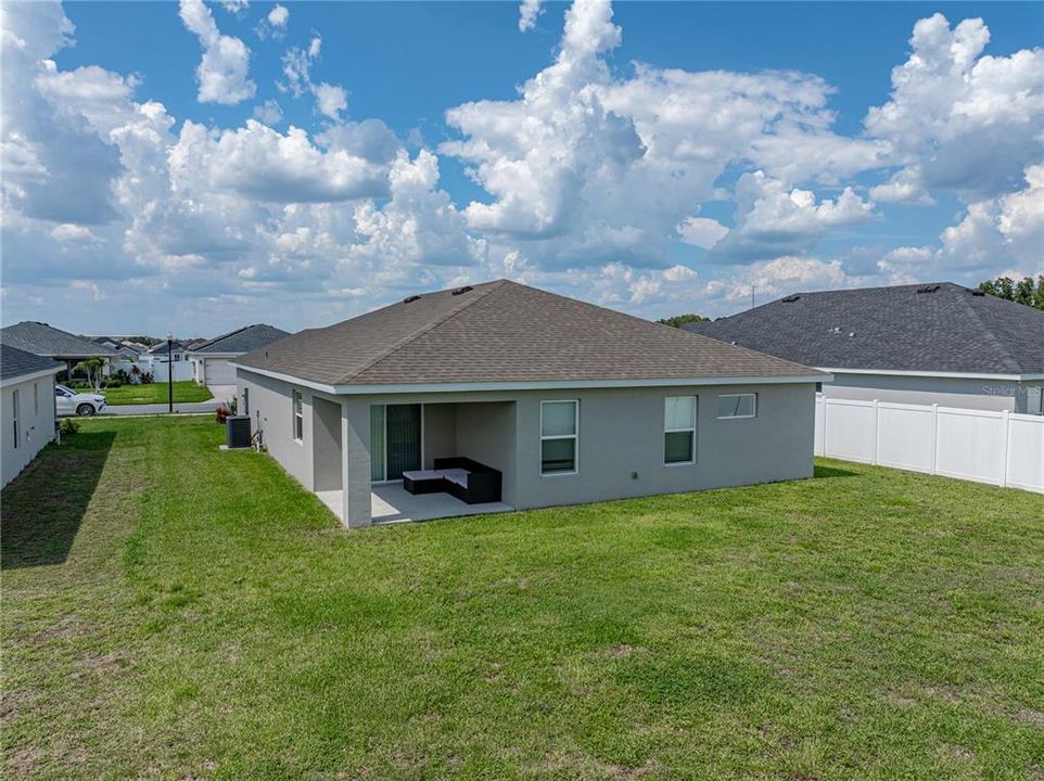 合同活跃: $335,000 (4 贝兹, 2 浴室, 1749 平方英尺)