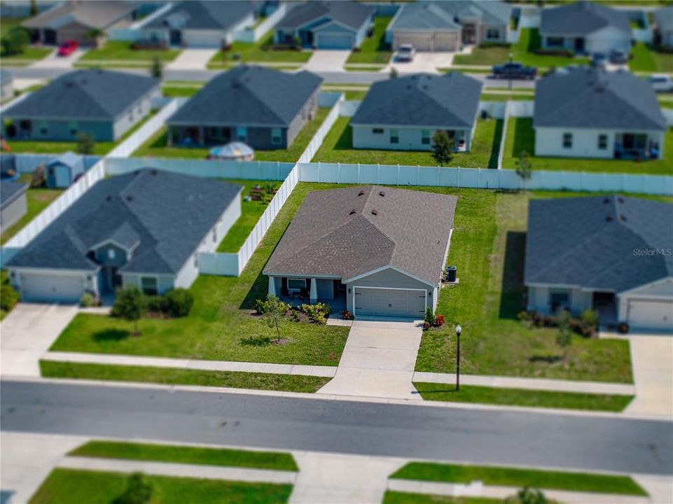 合同活跃: $335,000 (4 贝兹, 2 浴室, 1749 平方英尺)