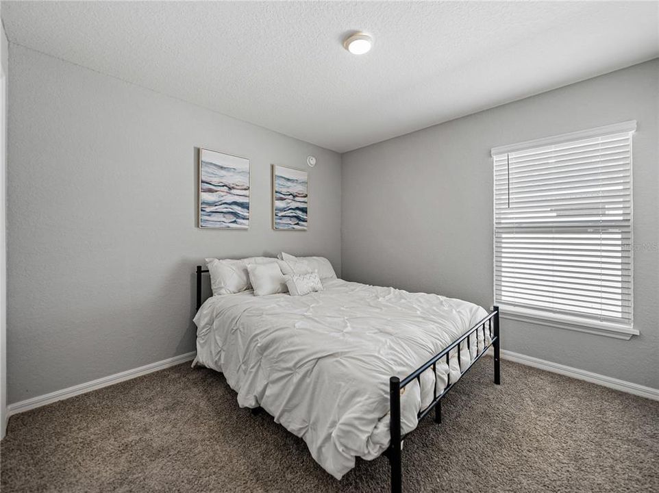 合同活跃: $335,000 (4 贝兹, 2 浴室, 1749 平方英尺)