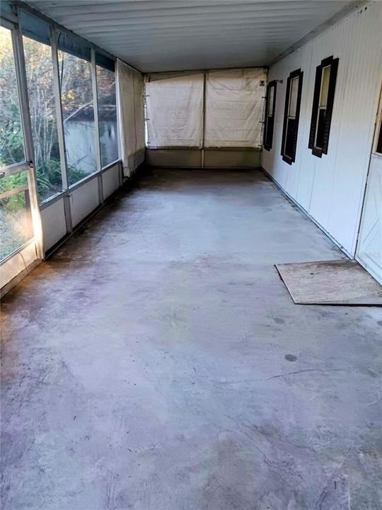 For Sale: $98,900 (2 beds, 2 baths, 968 Square Feet)