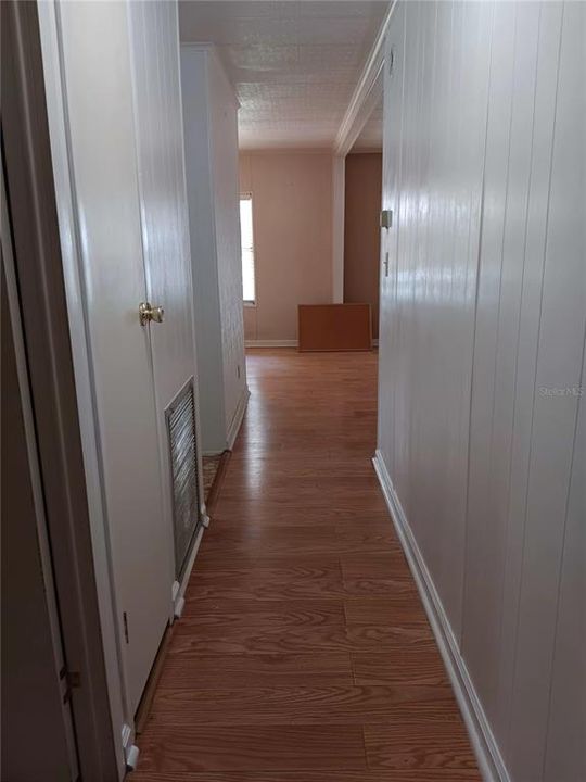 For Sale: $98,900 (2 beds, 2 baths, 968 Square Feet)