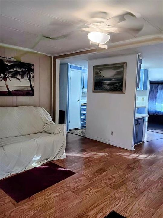 For Sale: $98,900 (2 beds, 2 baths, 968 Square Feet)