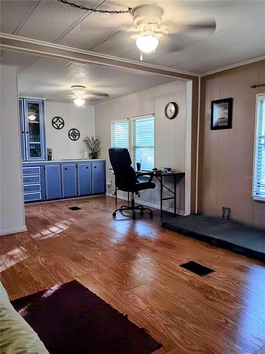 For Sale: $98,900 (2 beds, 2 baths, 968 Square Feet)