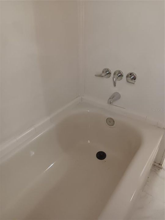 For Sale: $98,900 (2 beds, 2 baths, 968 Square Feet)