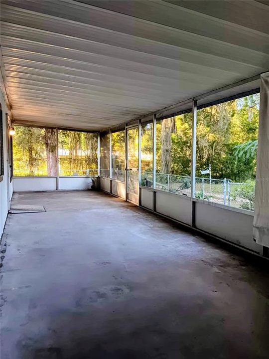 For Sale: $98,900 (2 beds, 2 baths, 968 Square Feet)