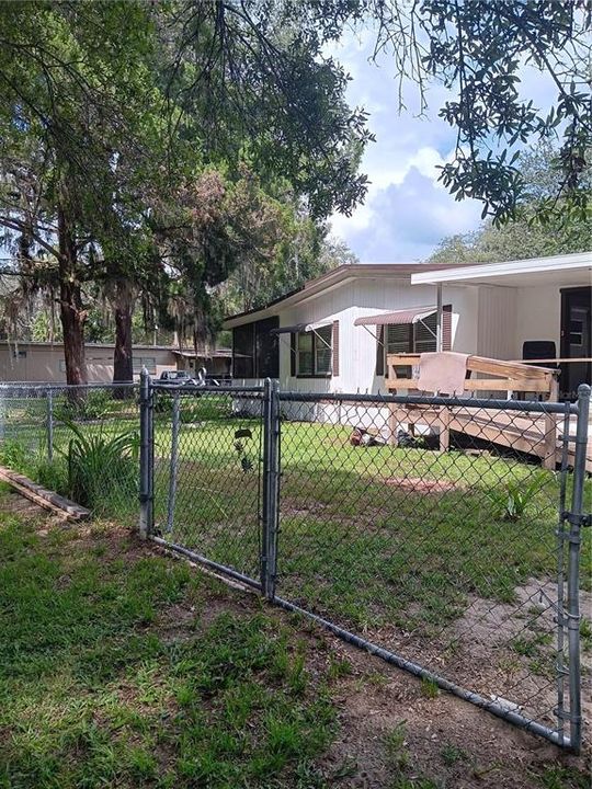 For Sale: $98,900 (2 beds, 2 baths, 968 Square Feet)