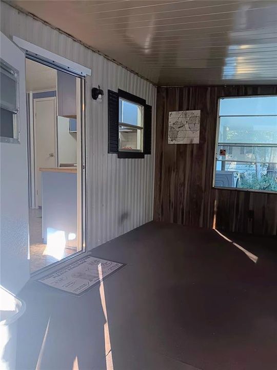 For Sale: $98,900 (2 beds, 2 baths, 968 Square Feet)