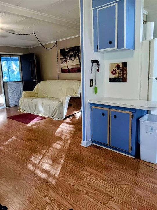 For Sale: $98,900 (2 beds, 2 baths, 968 Square Feet)