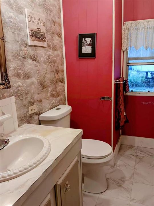 For Sale: $98,900 (2 beds, 2 baths, 968 Square Feet)