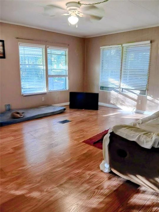 For Sale: $98,900 (2 beds, 2 baths, 968 Square Feet)